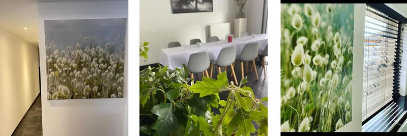 Sfeerdetails van de eetzaal met botanische wanddecoratie en planten